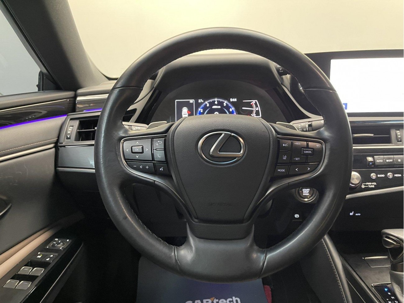 Lexus ES 200 2023