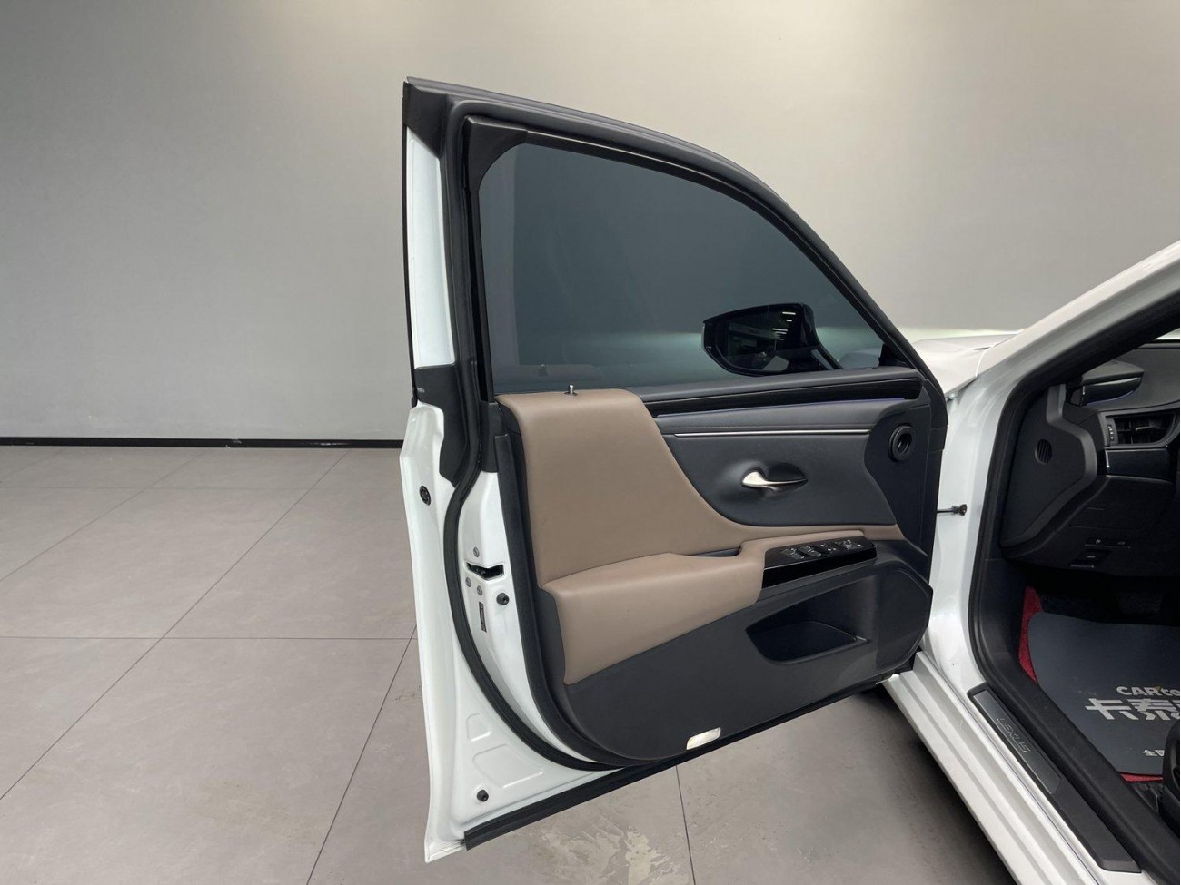 Lexus ES 200 2023