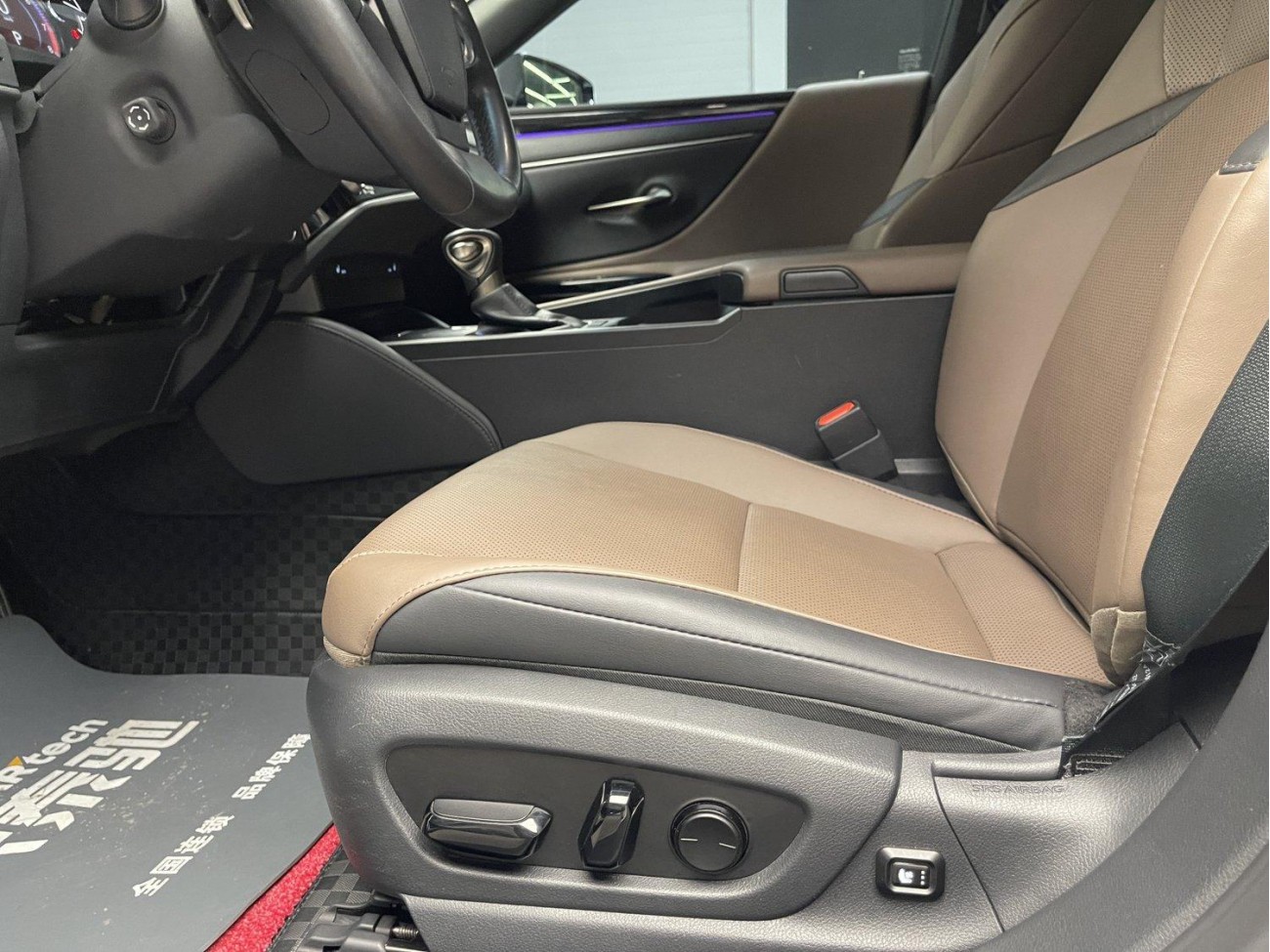 Lexus ES 200 2023