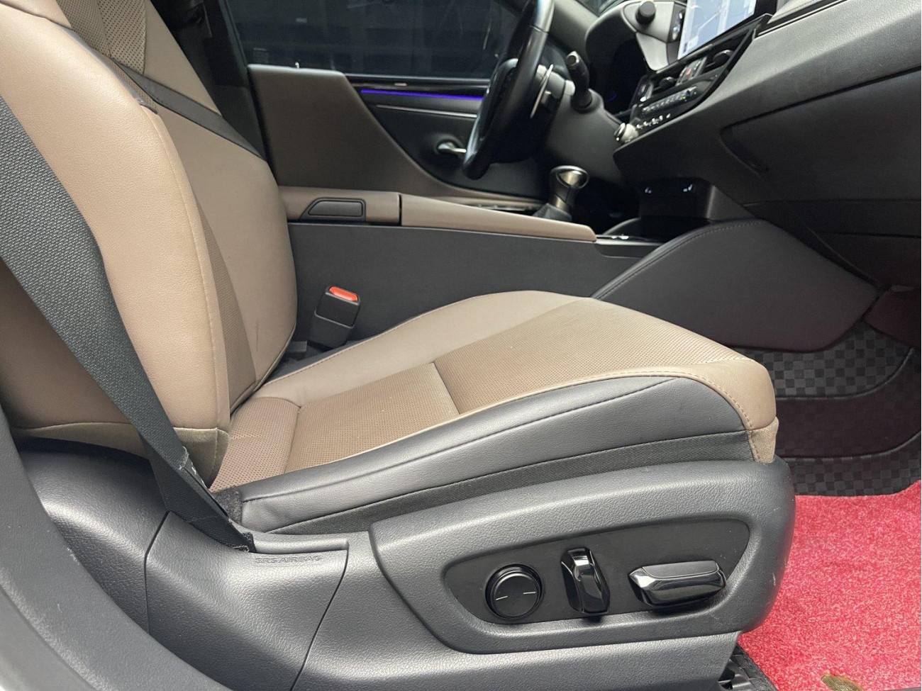 Lexus ES 200 2023