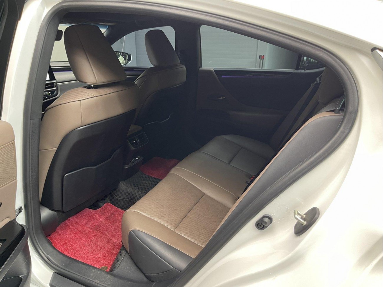 Lexus ES 200 2023