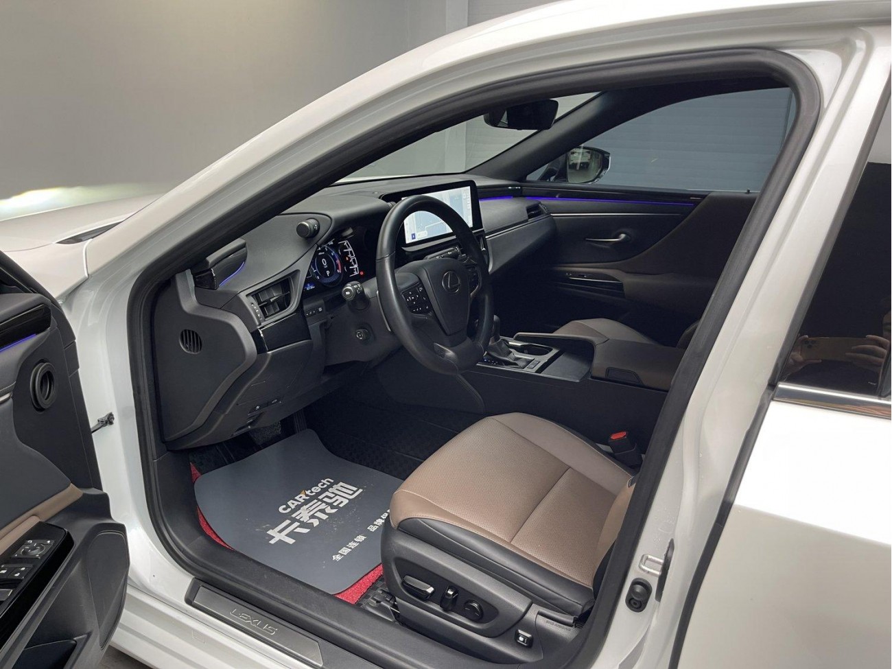 Lexus ES 200 2023