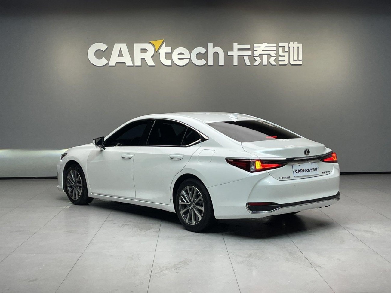 Lexus ES 200 2023