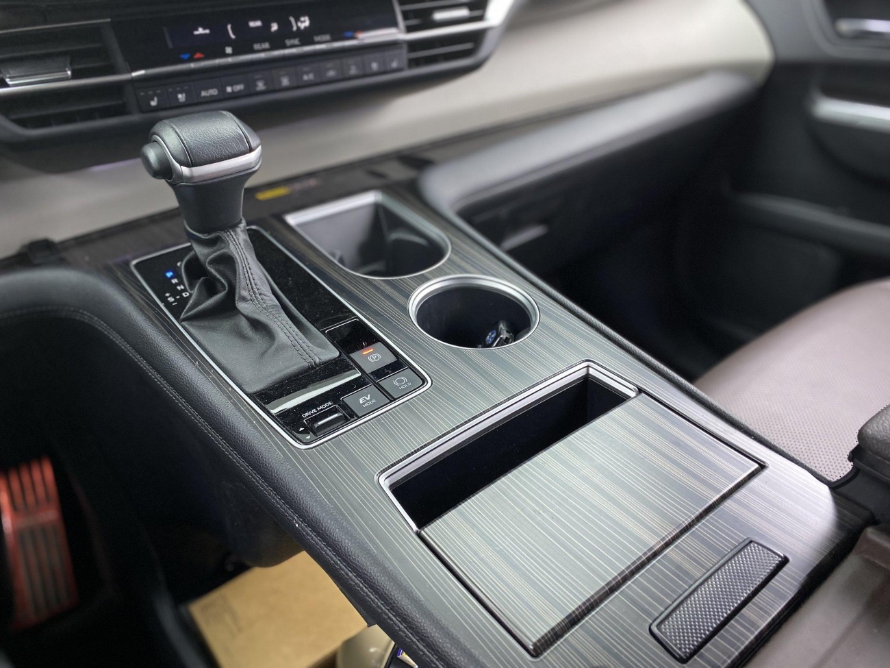 Toyota Granvia 2023