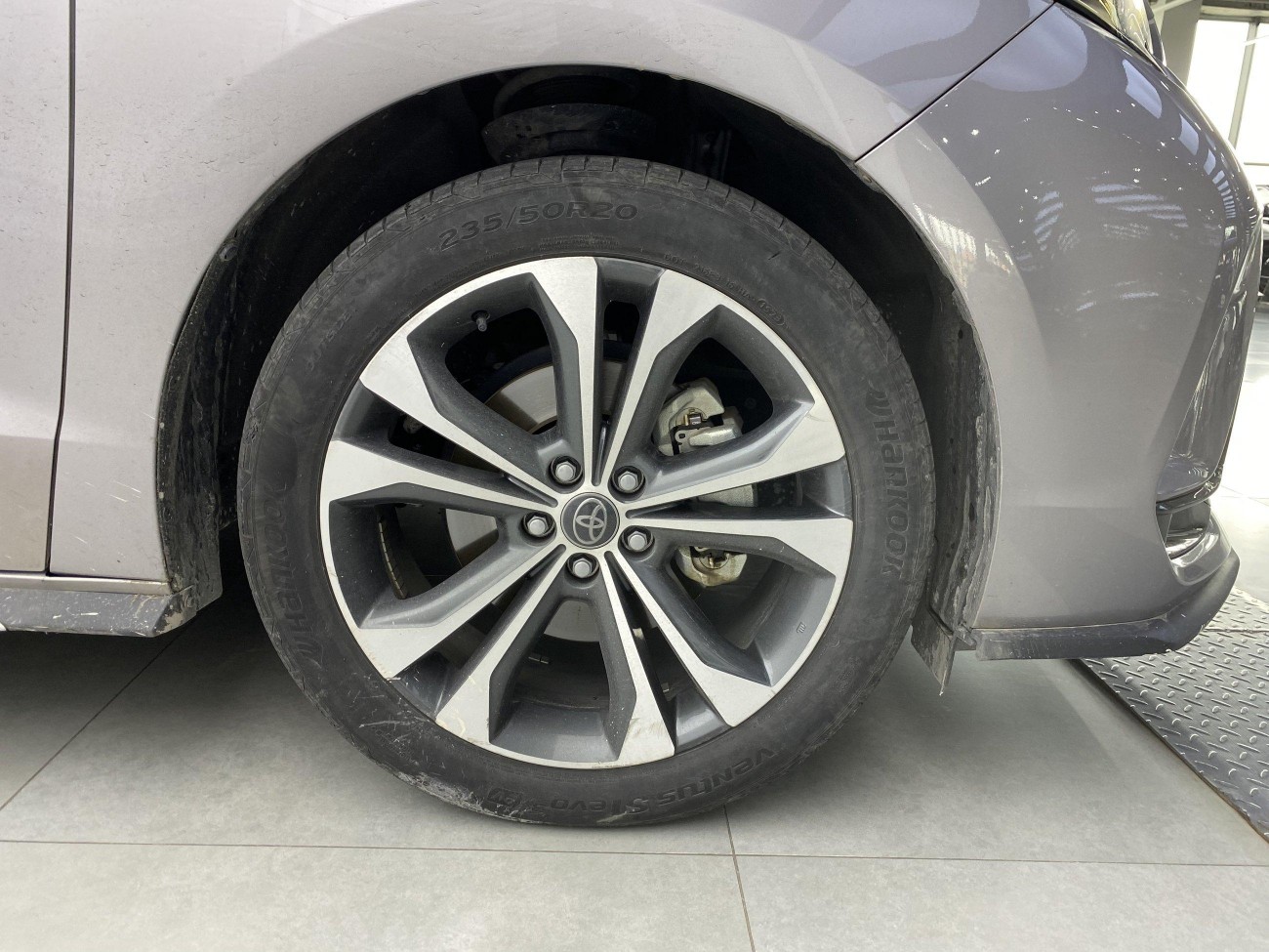 Toyota Granvia 2023
