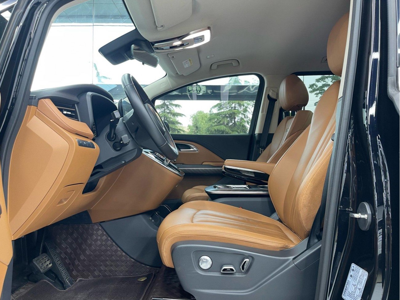 Hongqi HQ9 2024
