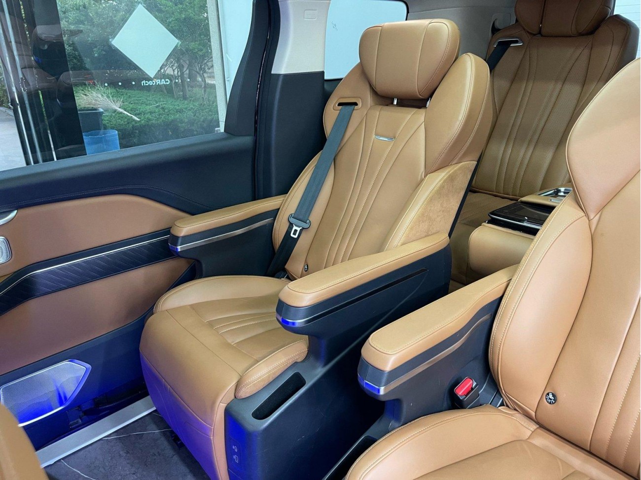 Hongqi HQ9 2024