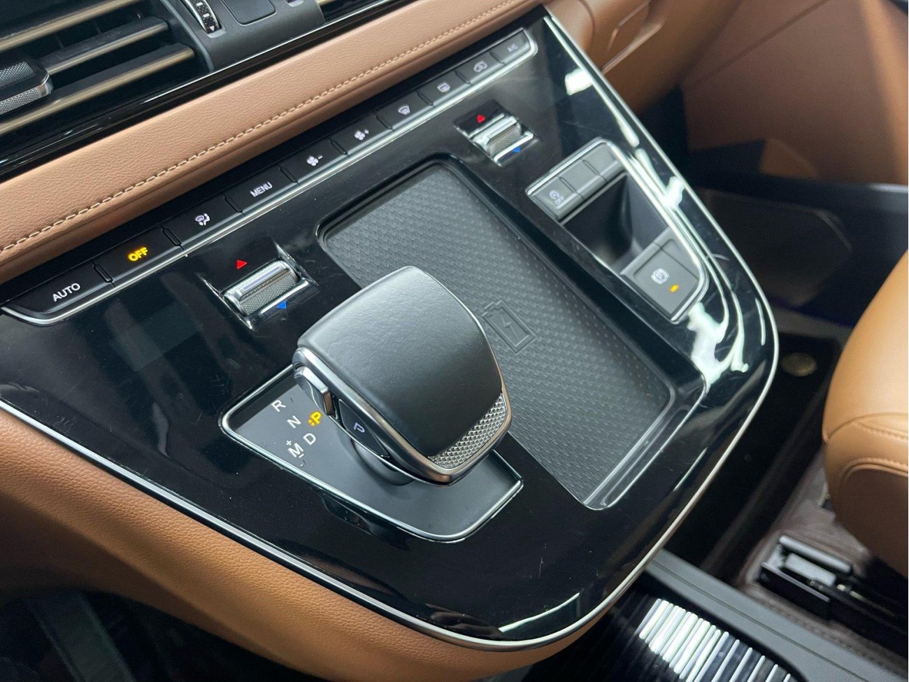 Hongqi HQ9 2024