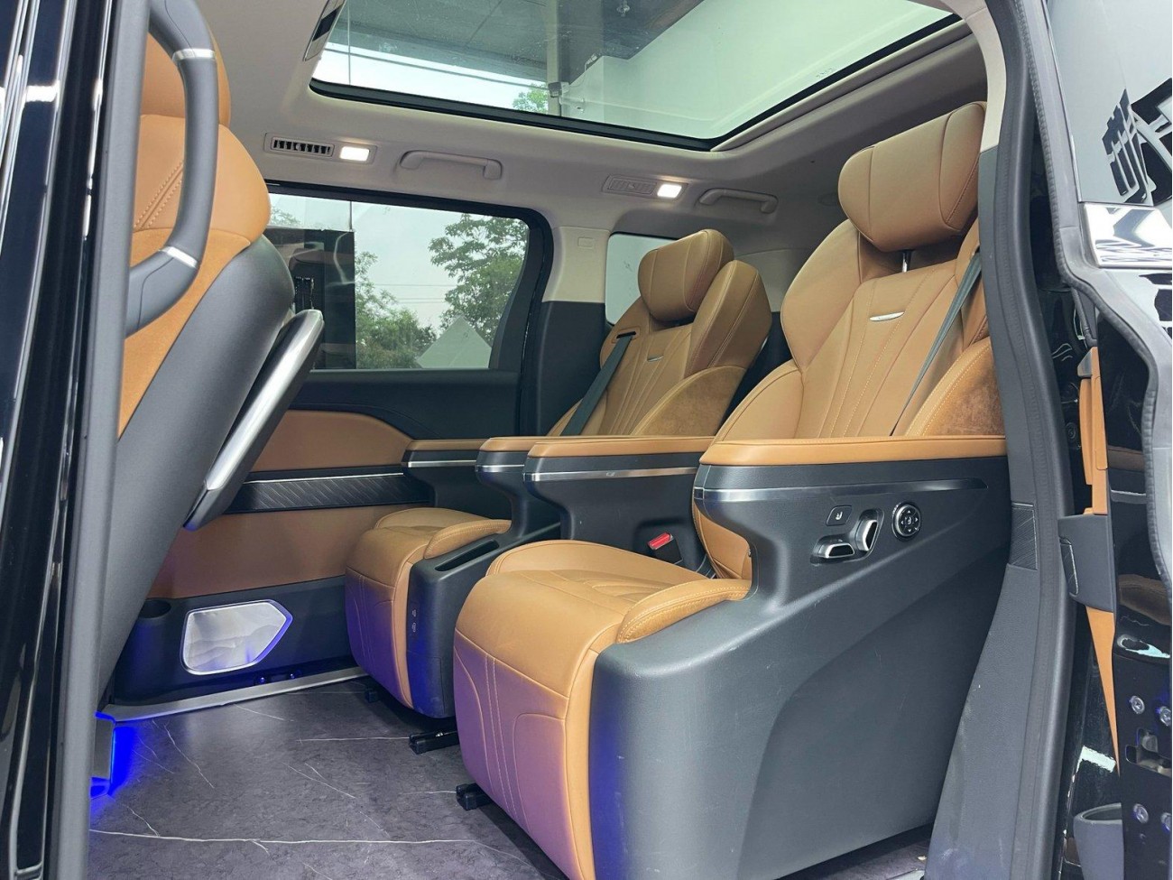 Hongqi HQ9 2024