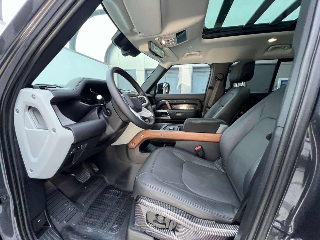 Land Rover Defender 2023