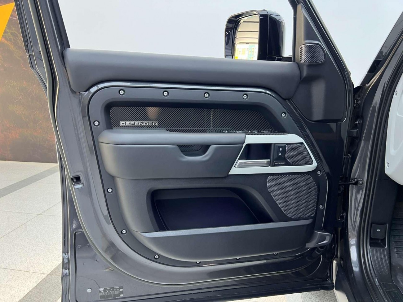 Land Rover Defender 2023