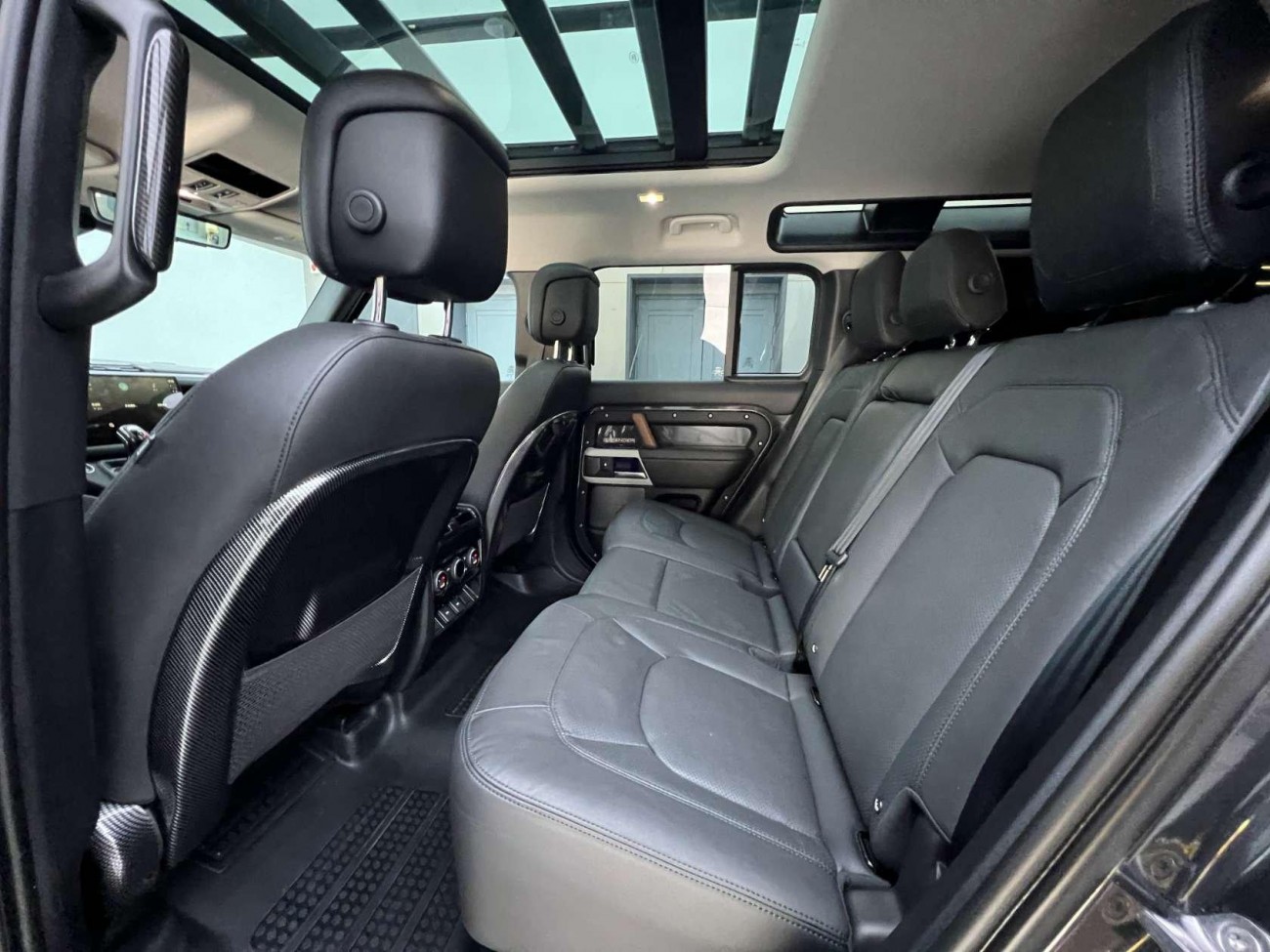 Land Rover Defender 2023