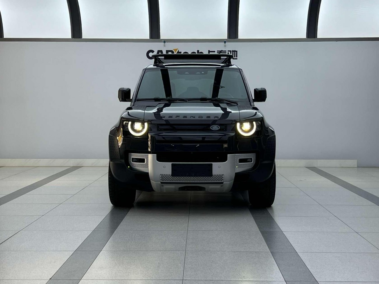 Land Rover Defender 2023