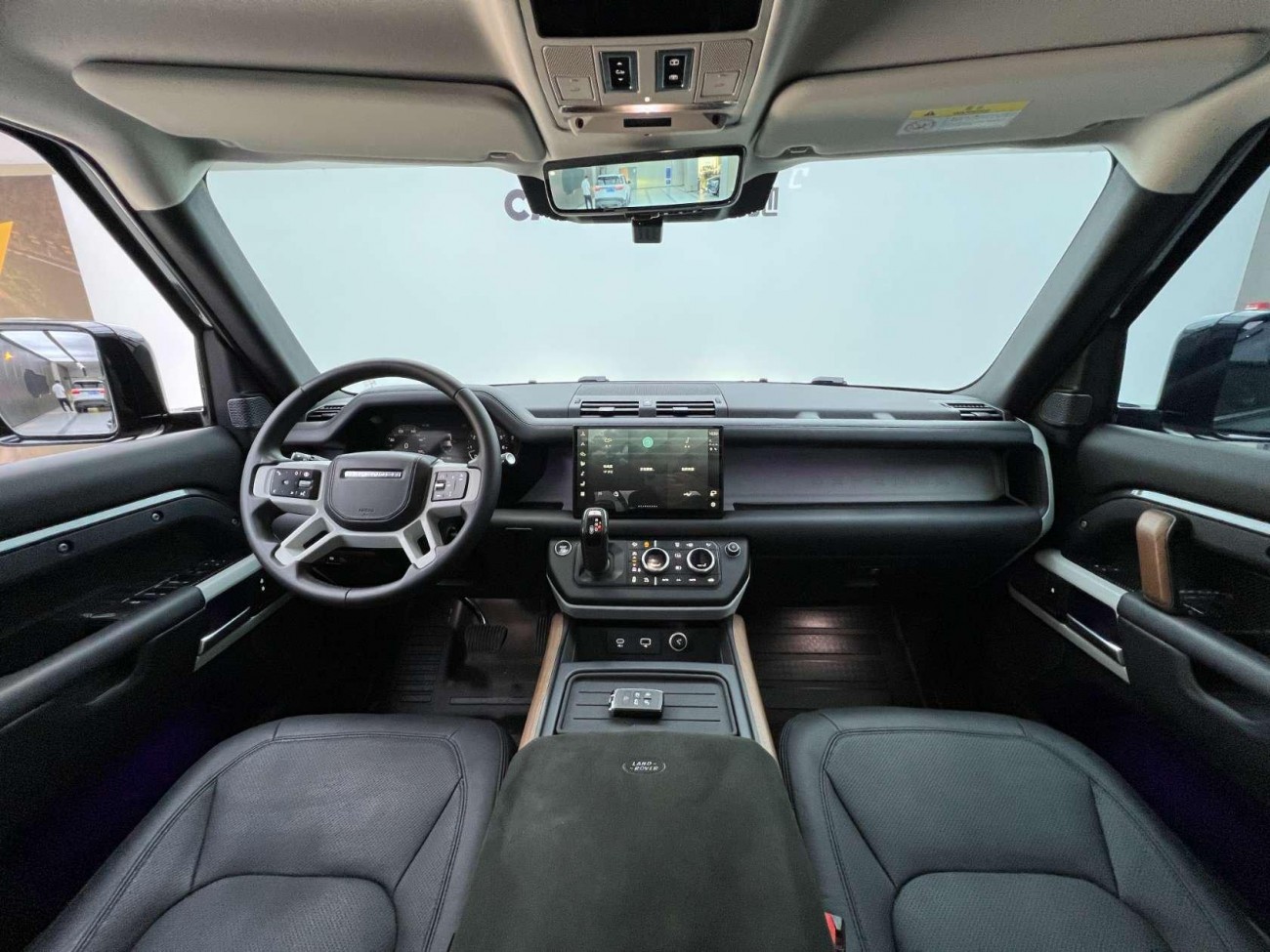 Land Rover Defender 2023