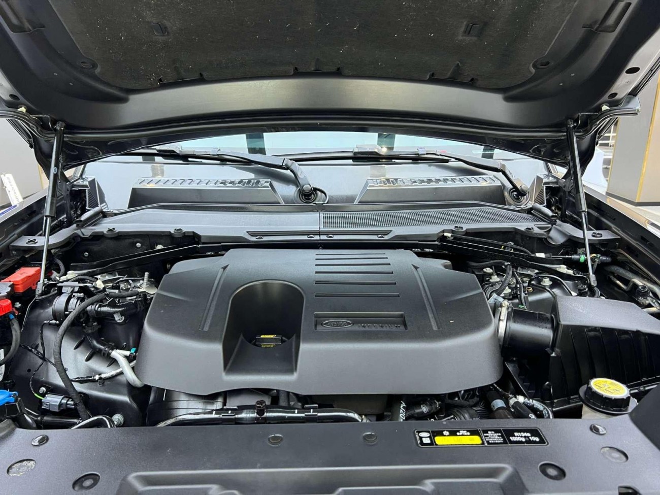 Land Rover Defender 2023