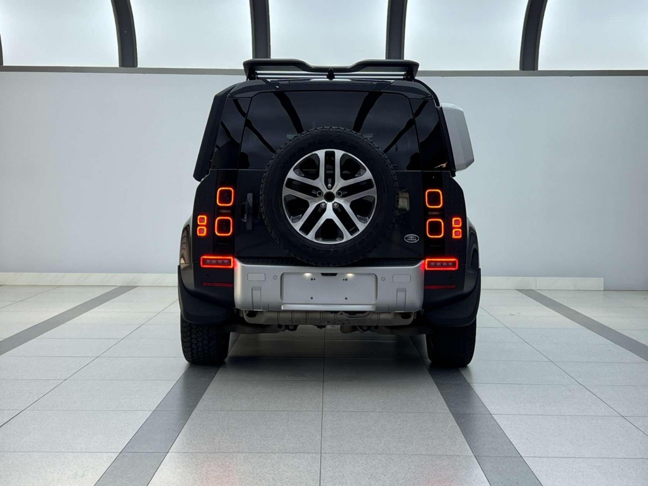 Land Rover Defender 2023