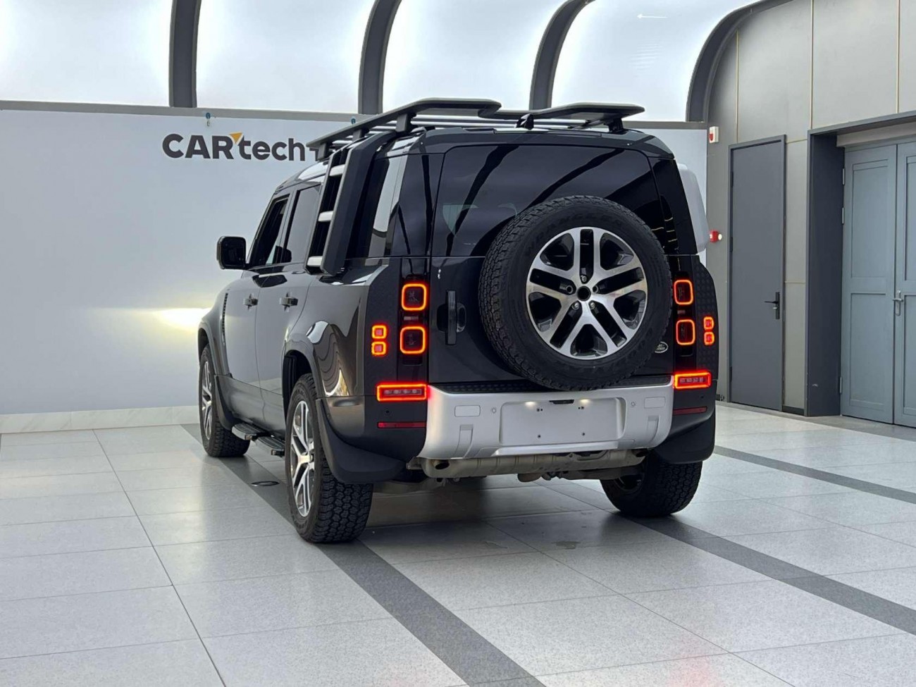 Land Rover Defender 2023