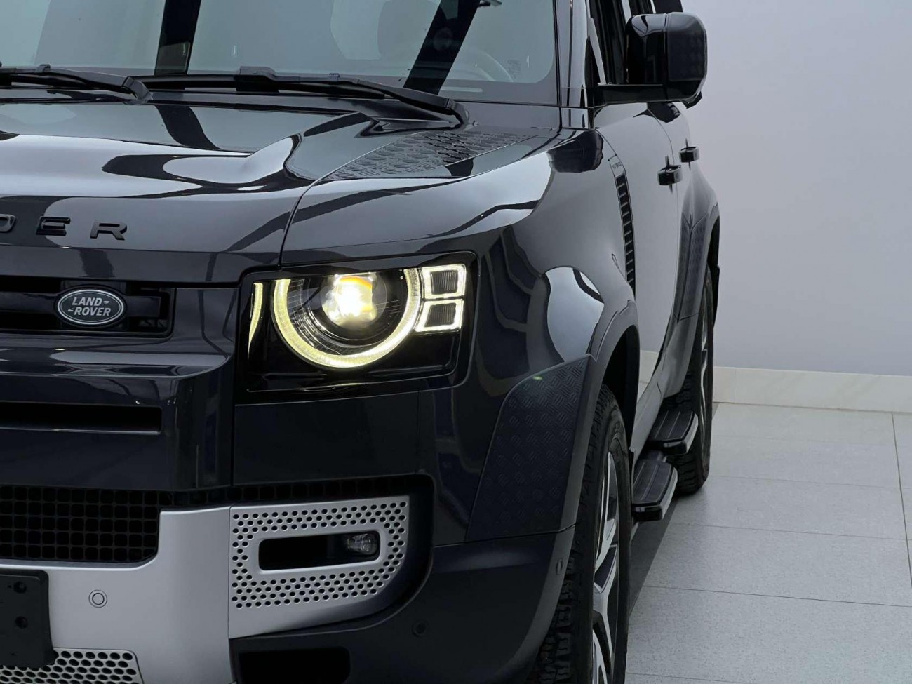 Land Rover Defender 2023