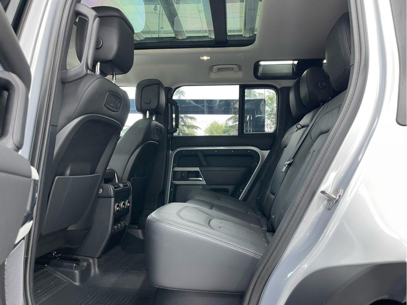 Land Rover Defender 2021