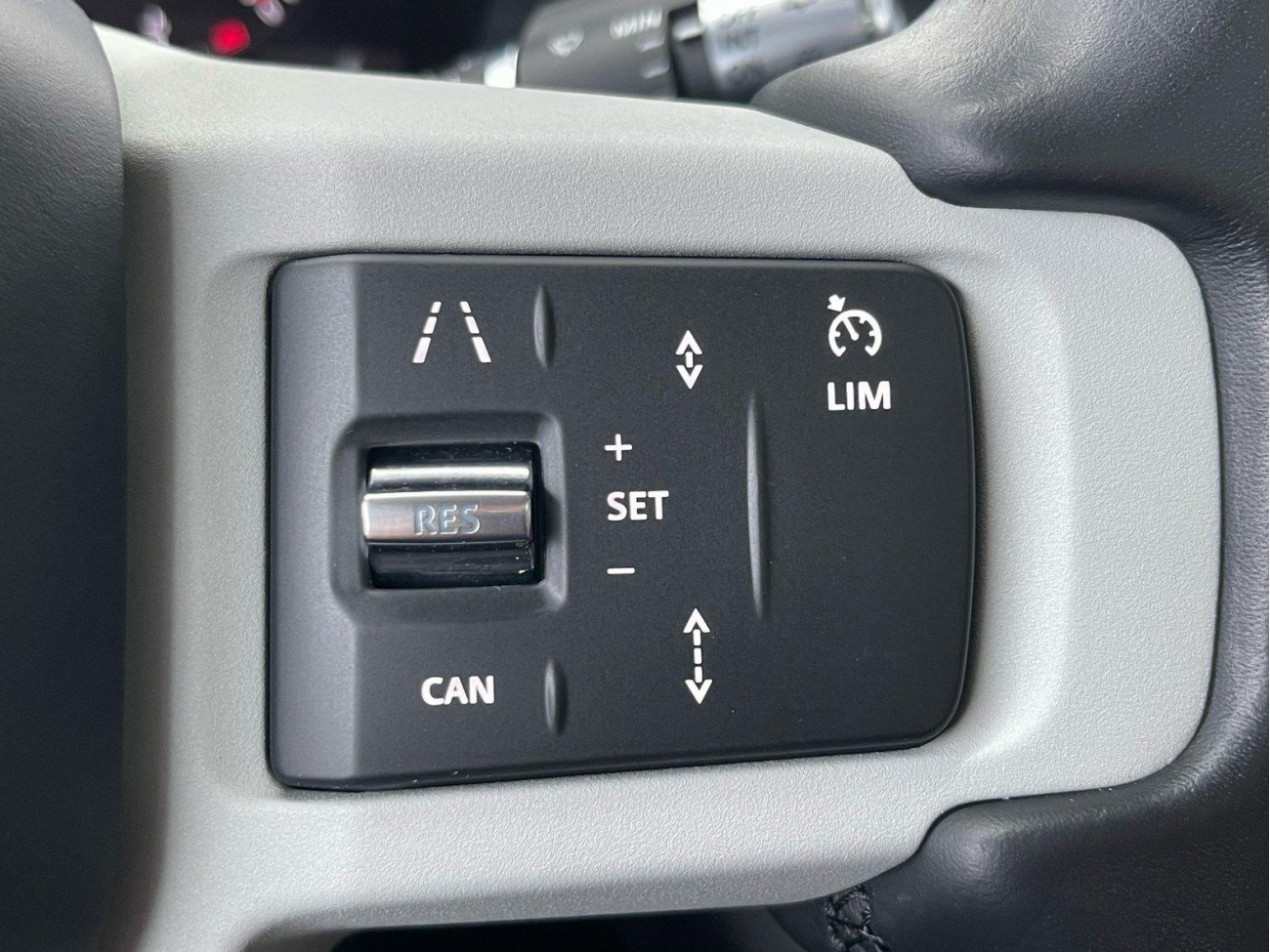 Land Rover Defender 2021