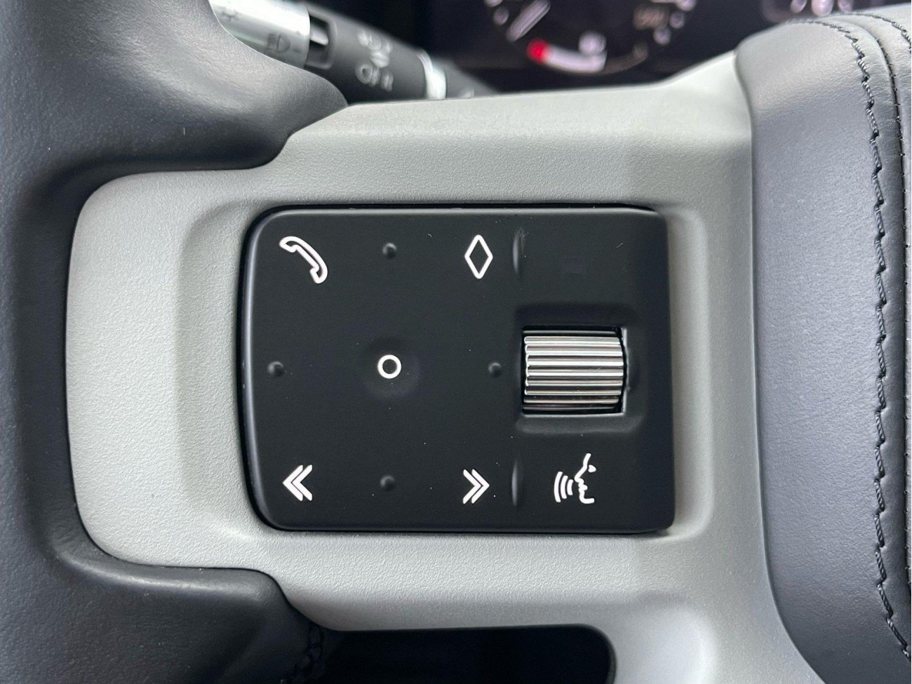 Land Rover Defender 2021