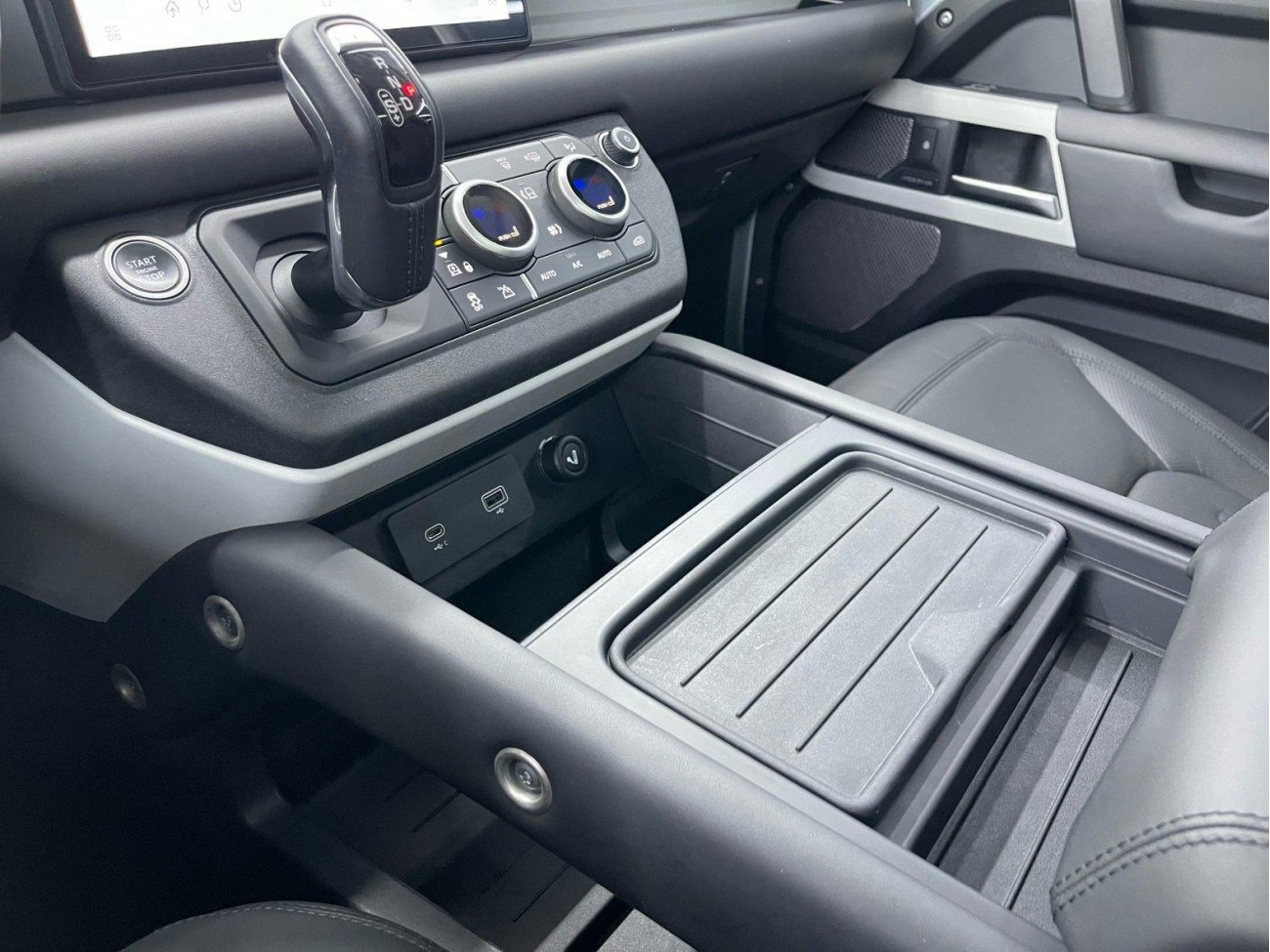 Land Rover Defender 2021