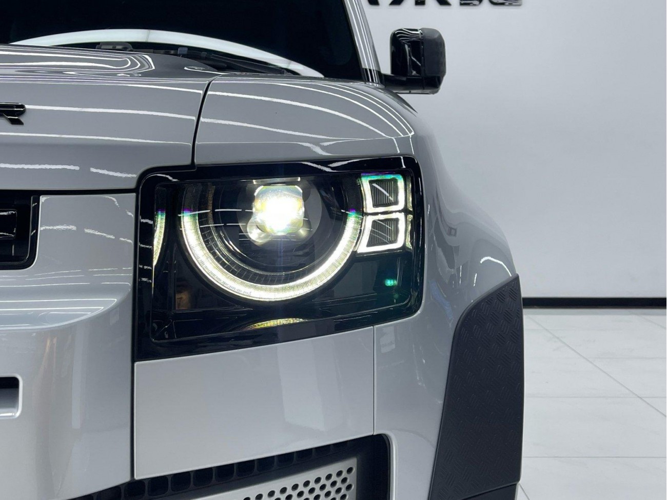 Land Rover Defender 2021
