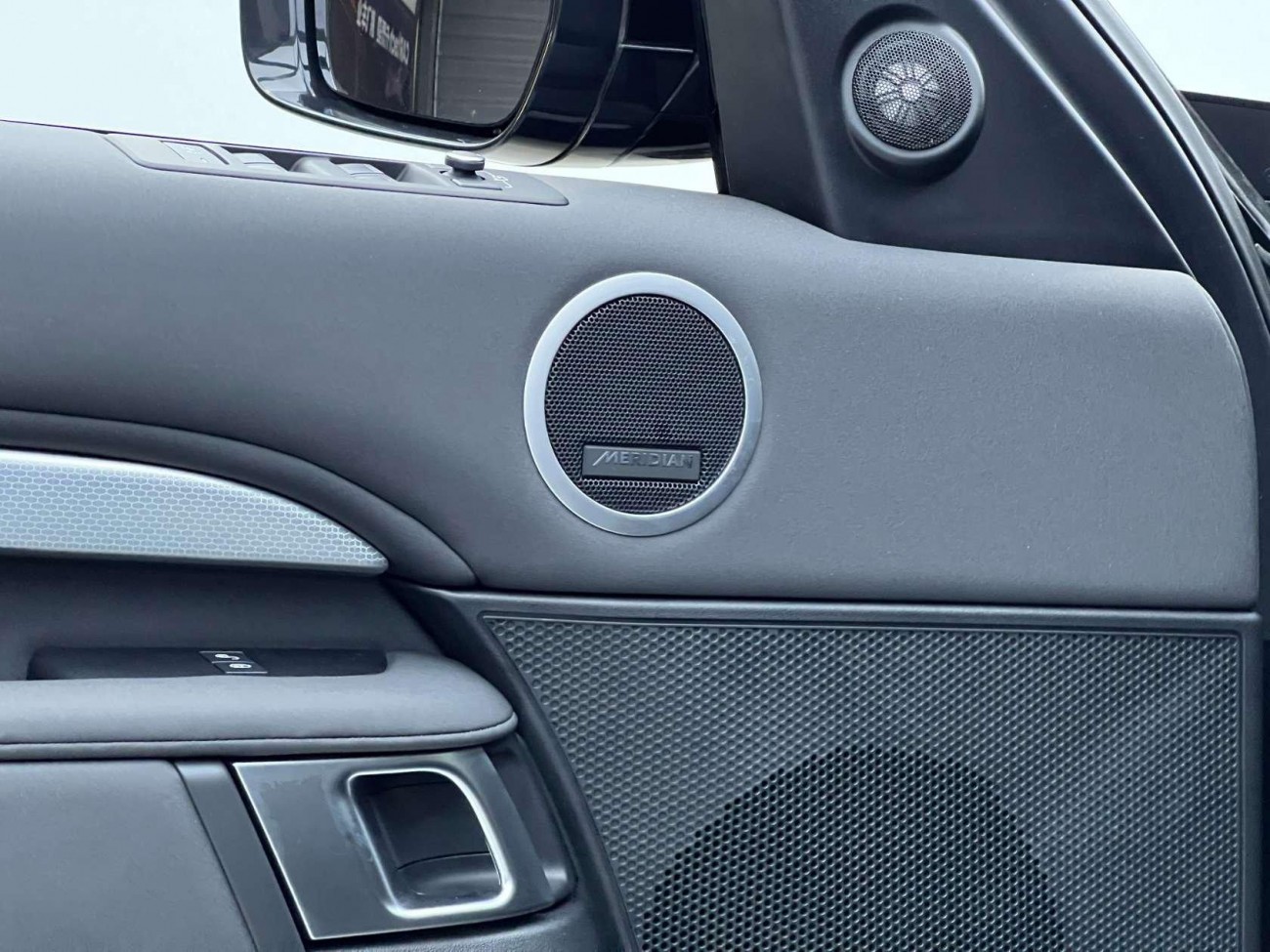 Land Rover Discovery 2020