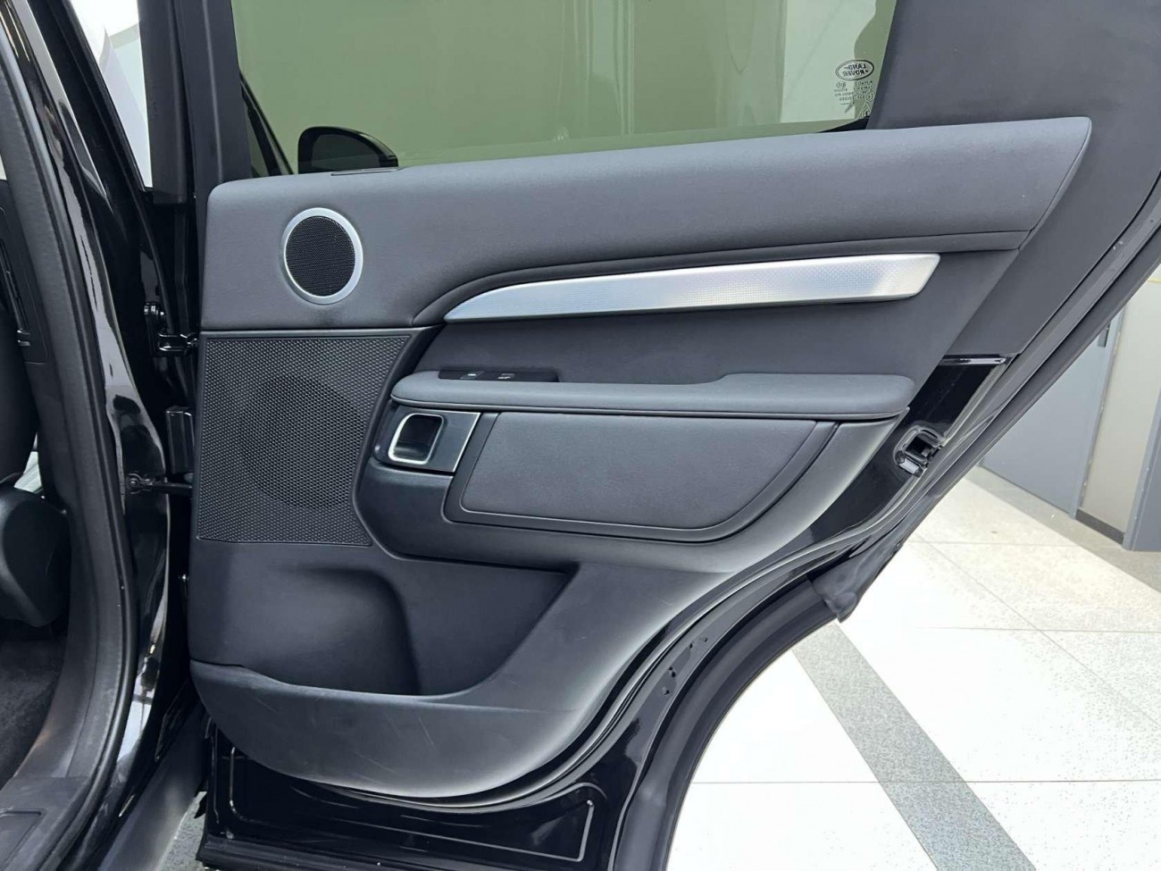 Land Rover Discovery 2020