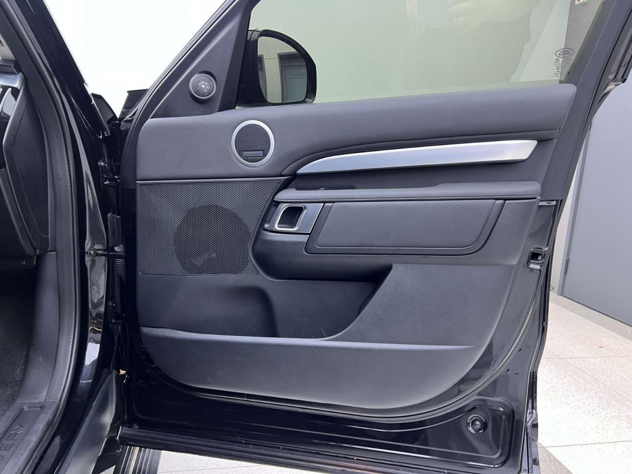 Land Rover Discovery 2020