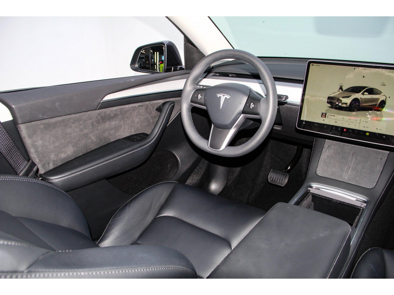Tesla Model Y 2024