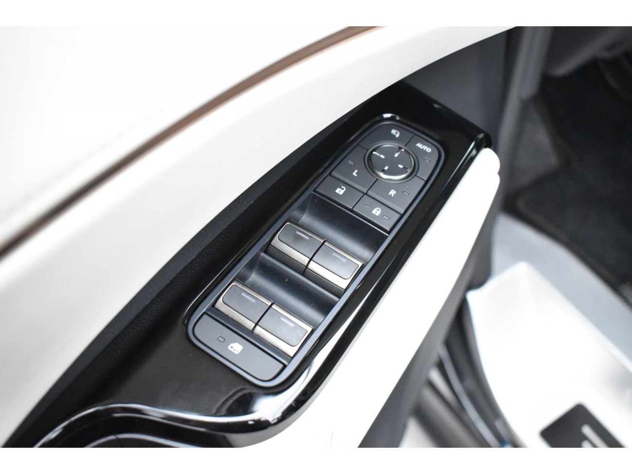 Lexus LM 350h 2023