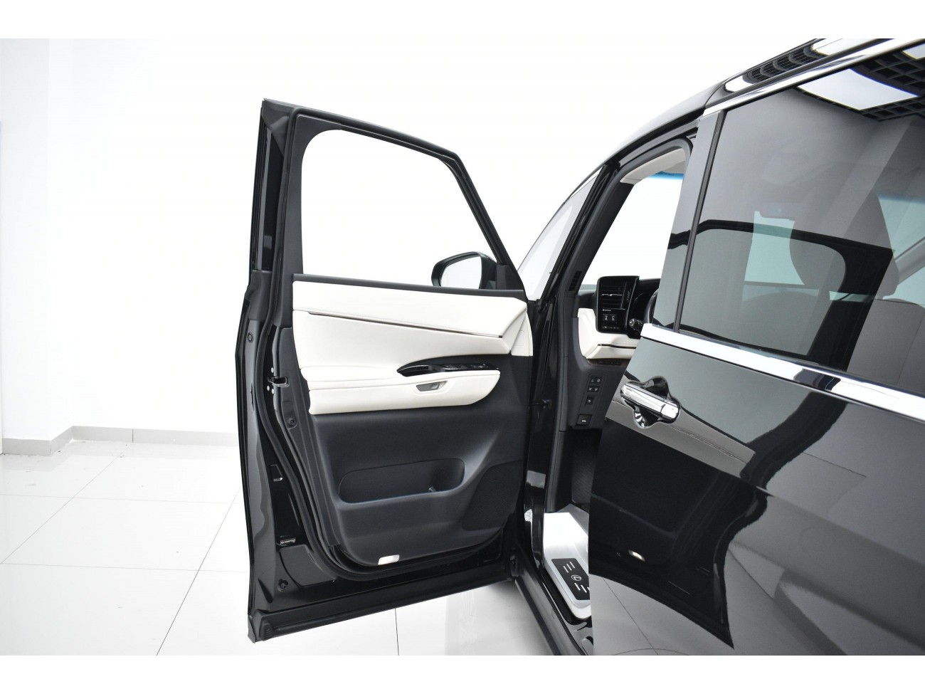 Lexus LM 350h 2023
