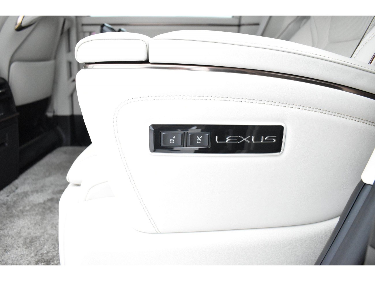 Lexus LM 350h 2023