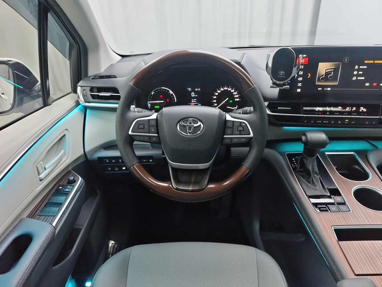 Toyota Granvia 2023