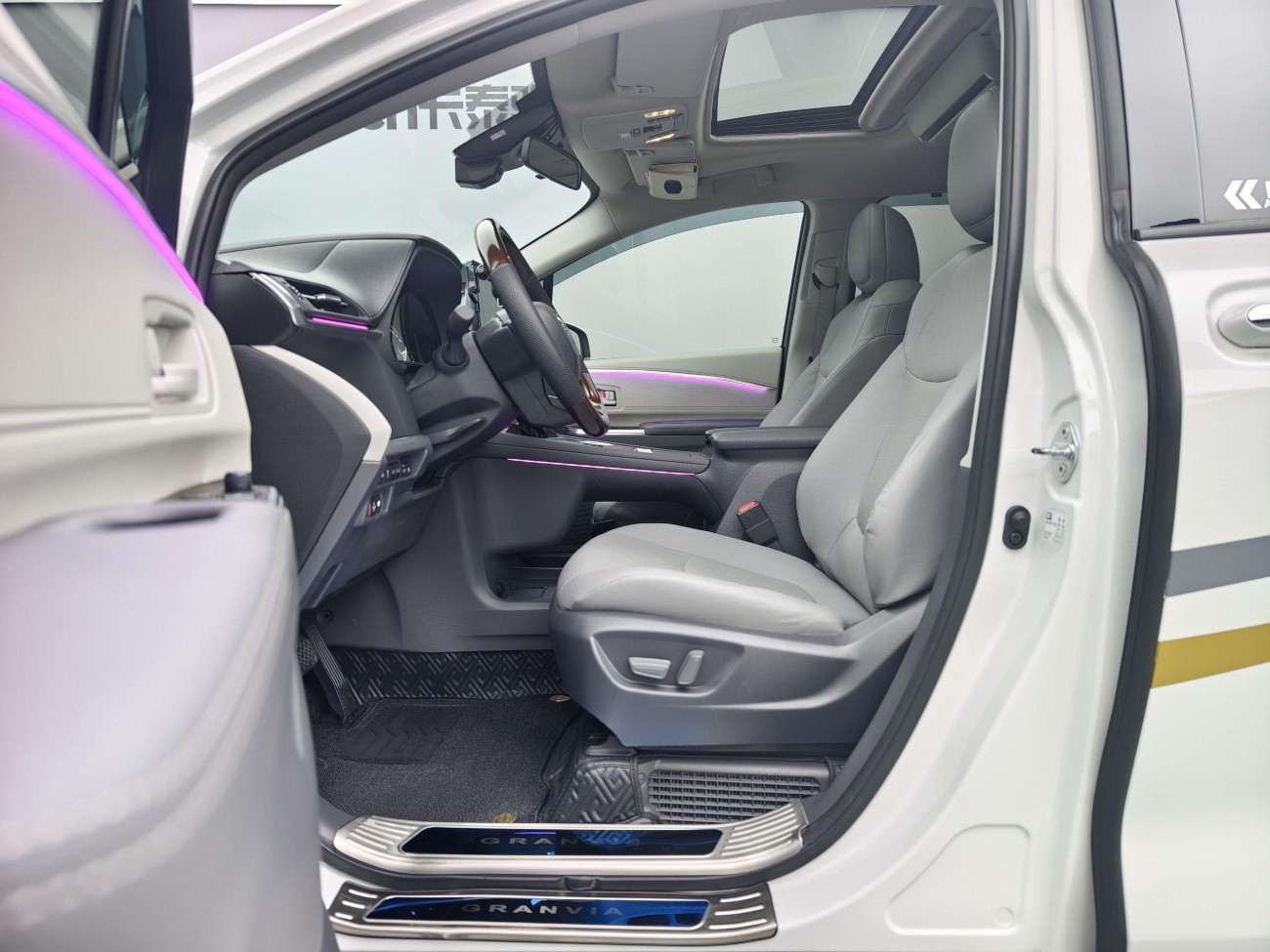 Toyota Granvia 2023