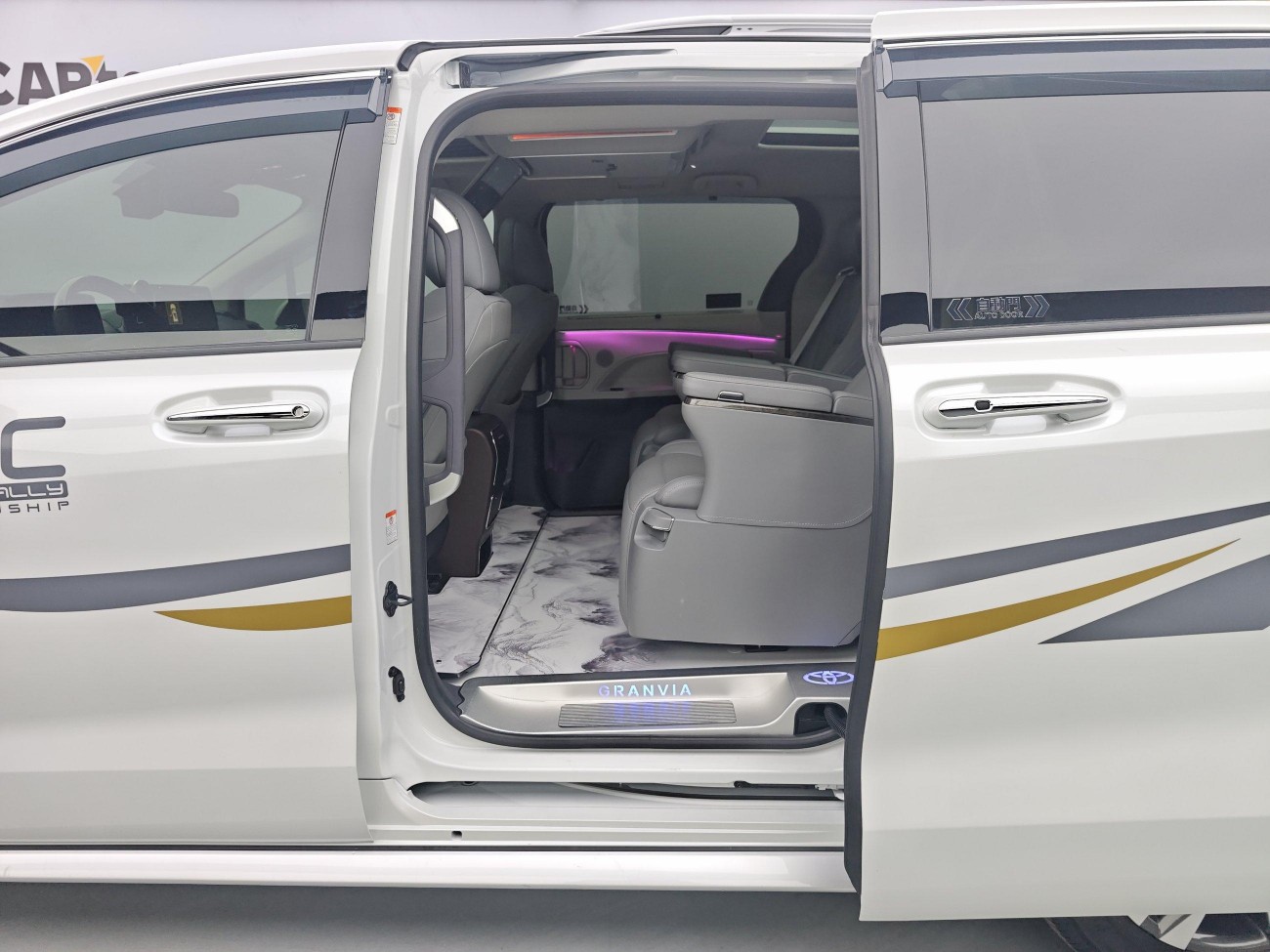 Toyota Granvia 2023