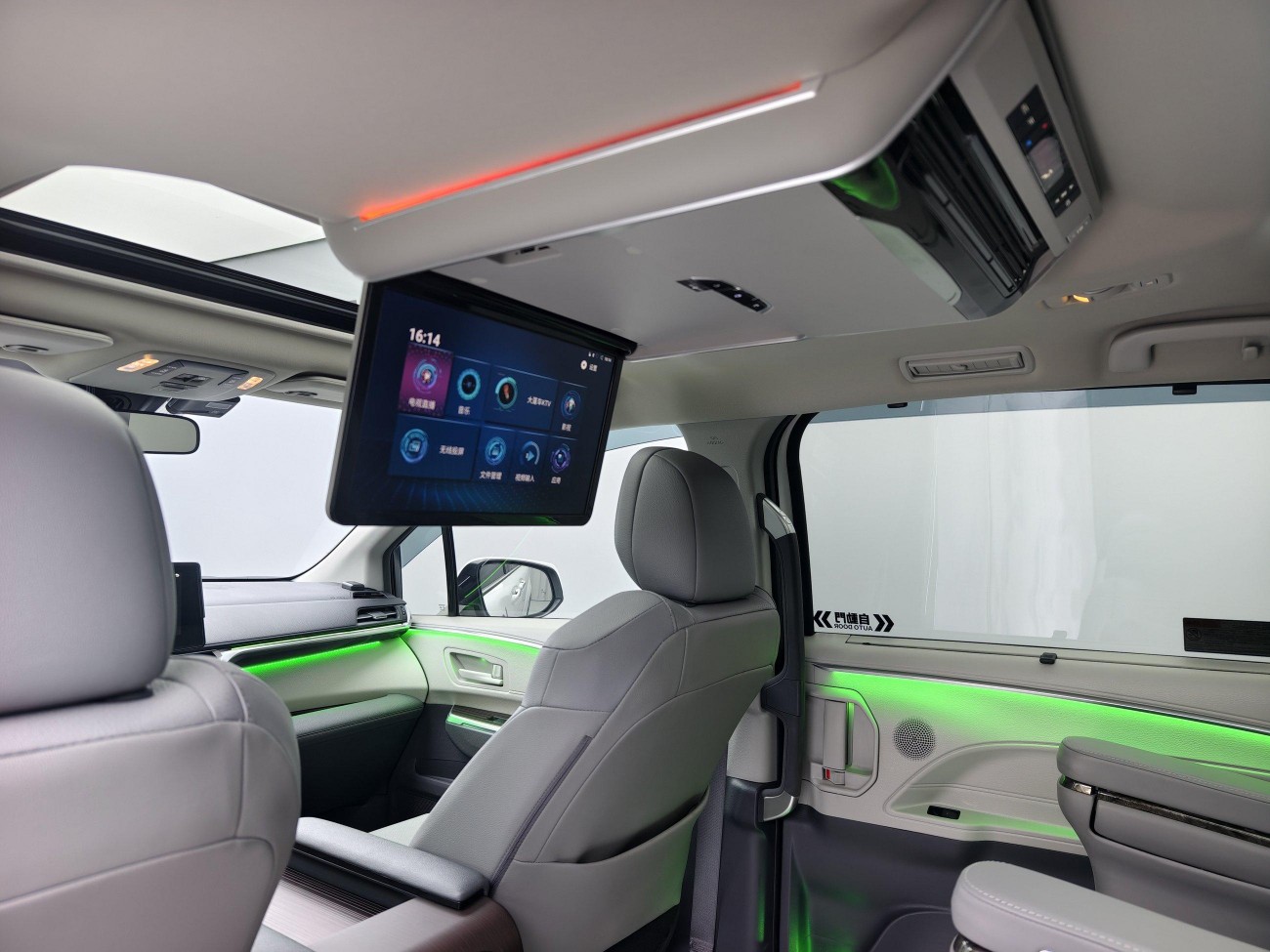 Toyota Granvia 2023