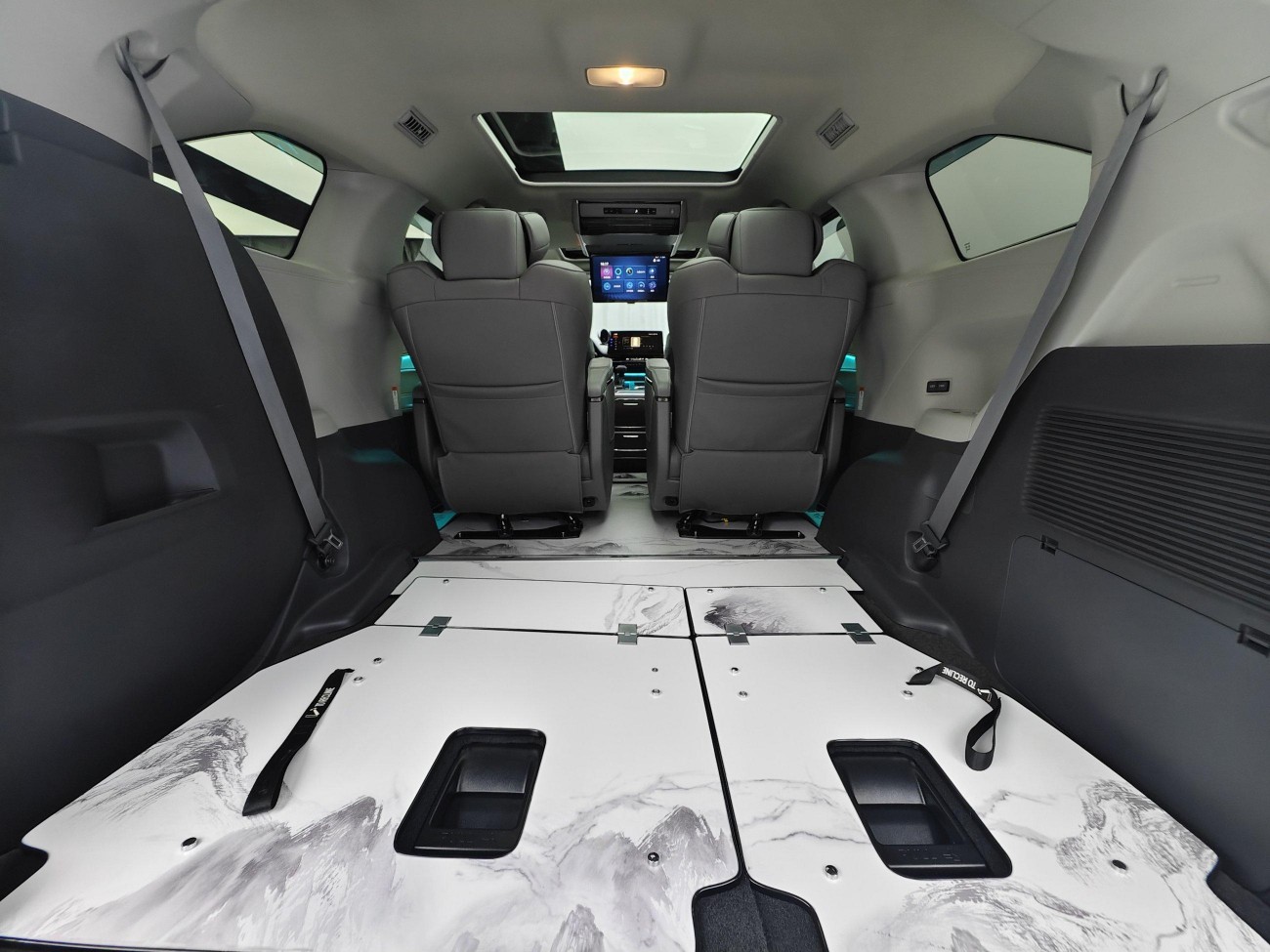 Toyota Granvia 2023