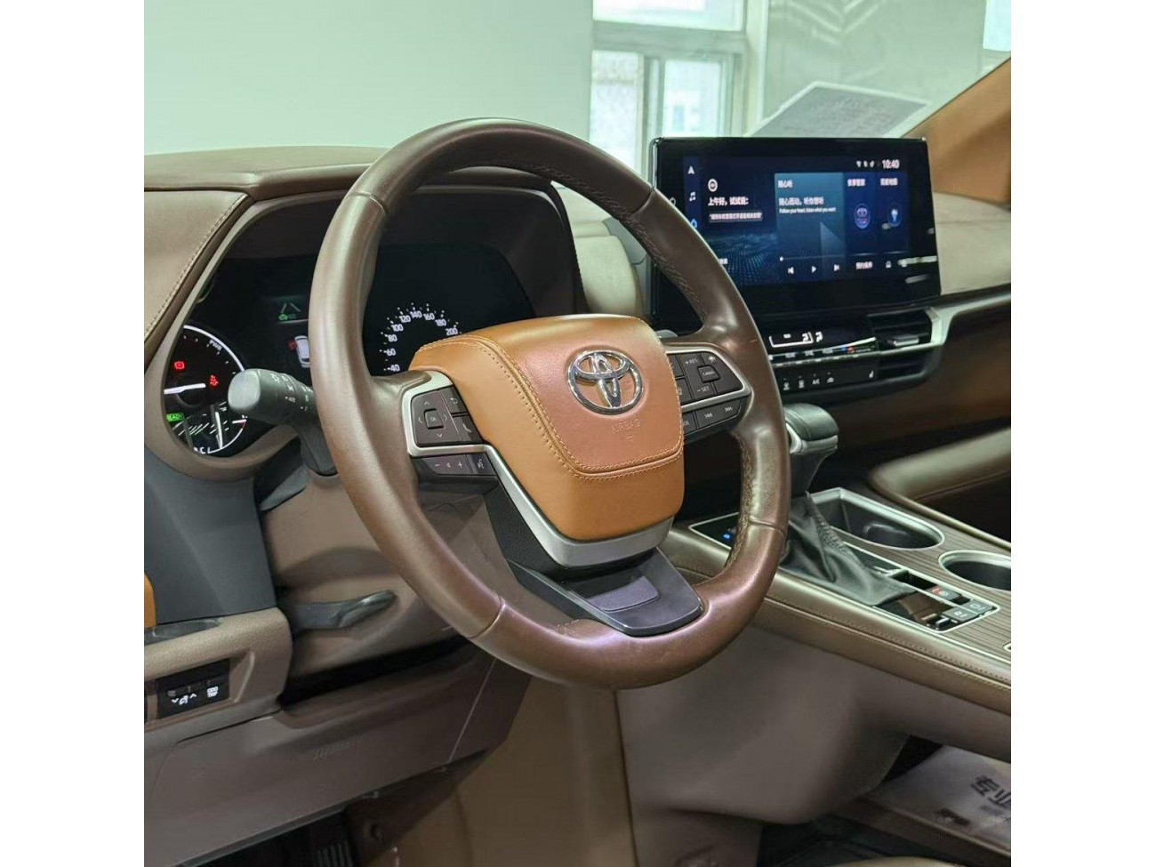 Toyota Granvia 2023