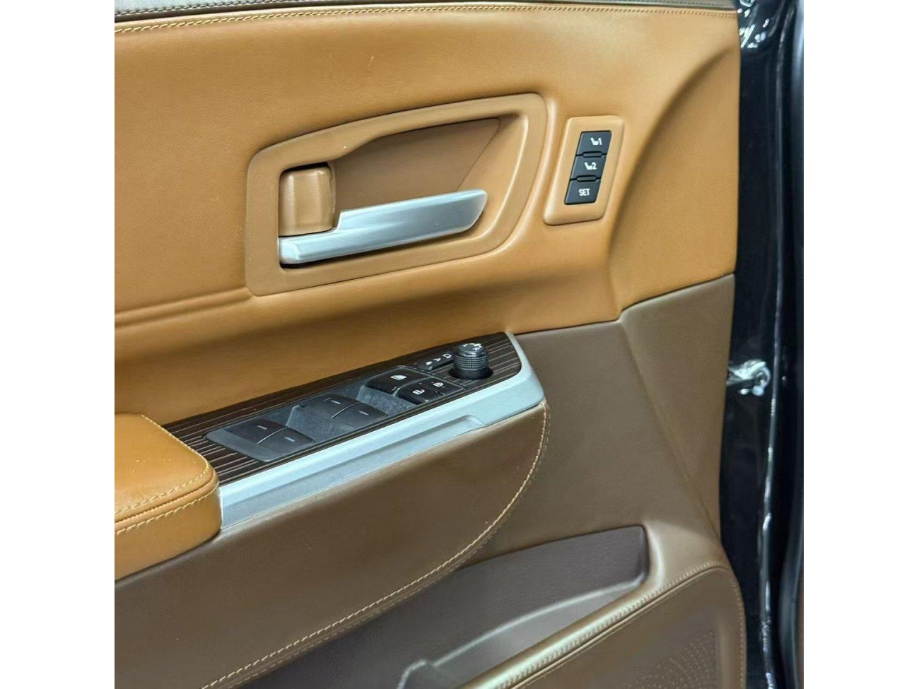 Toyota Granvia 2023
