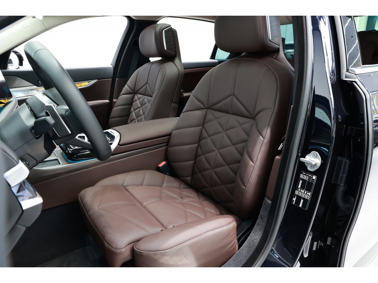 BMW 740Li 2024
