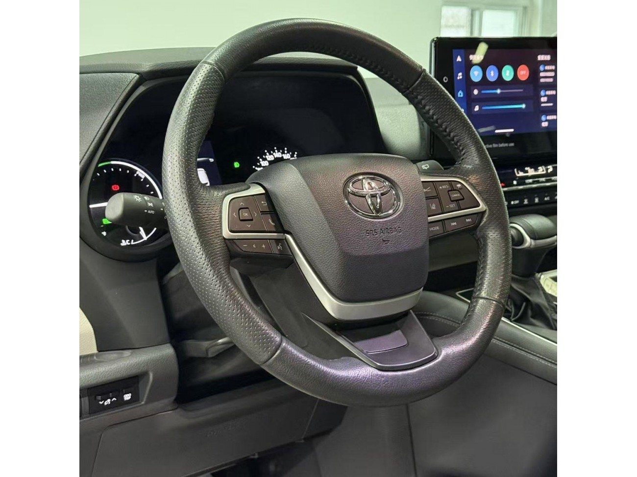 Toyota Granvia 2023