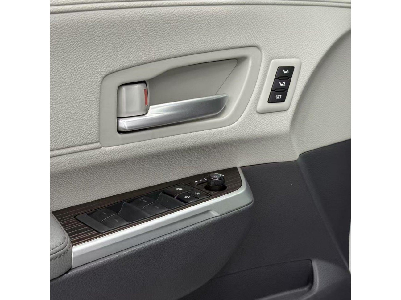Toyota Granvia 2023