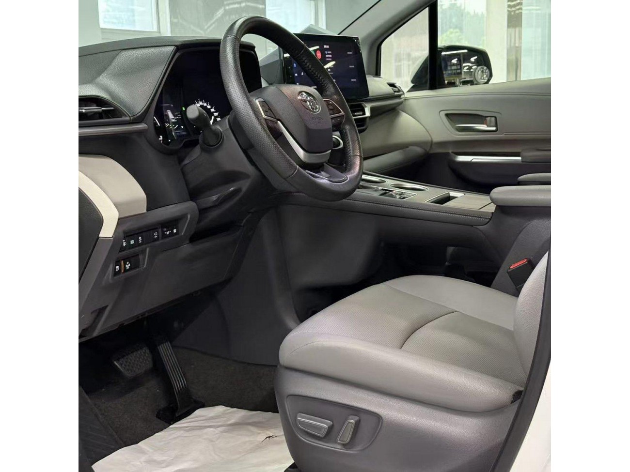 Toyota Granvia 2023