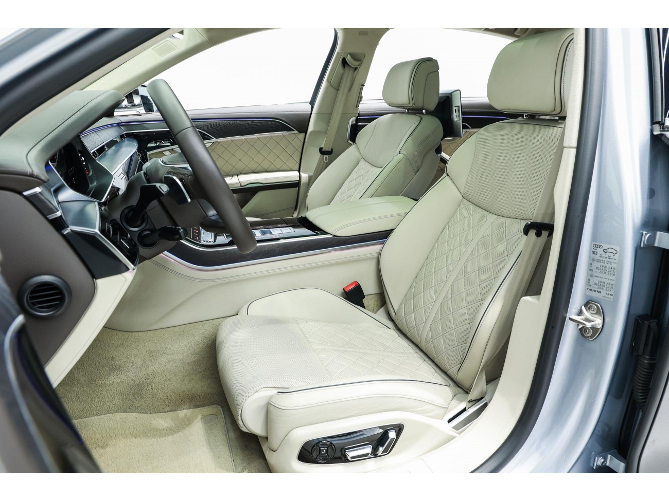Audi A8L 2023