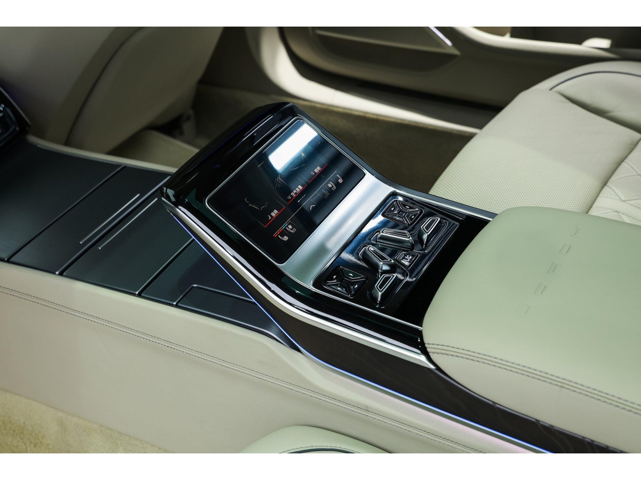 Audi A8L 2023