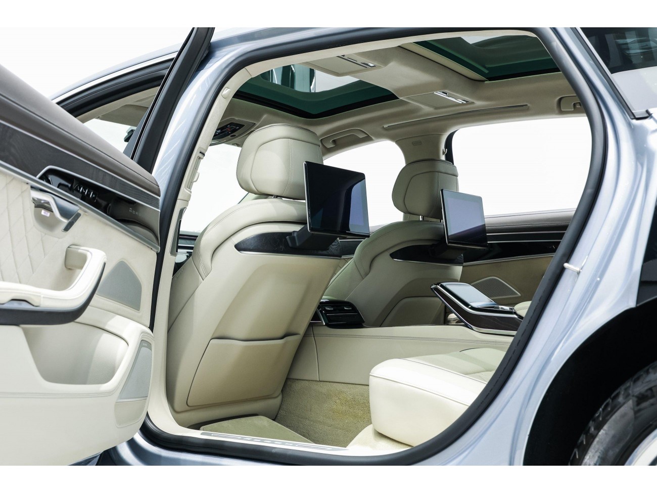 Audi A8L 2023