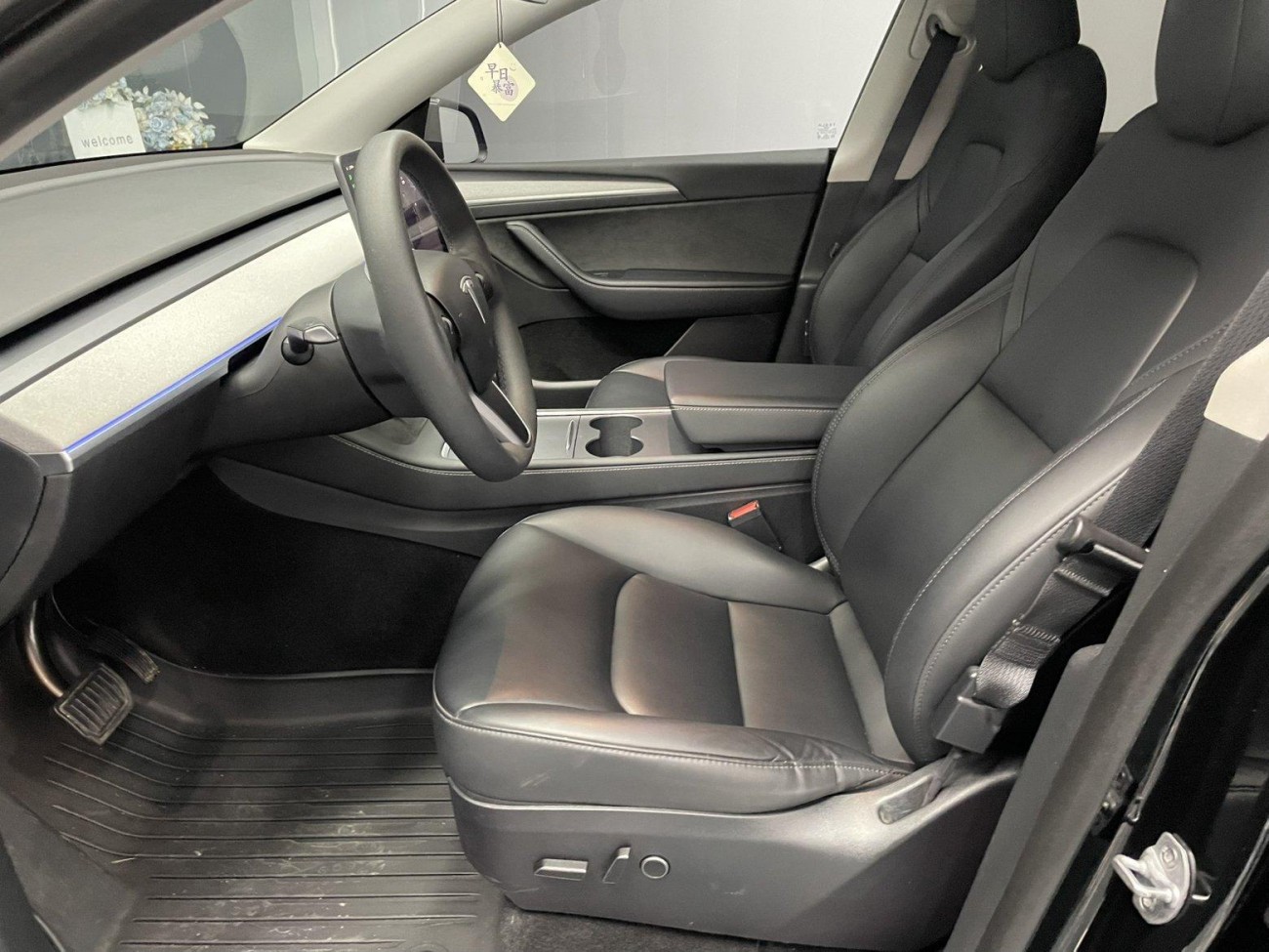 Tesla Model Y 2024