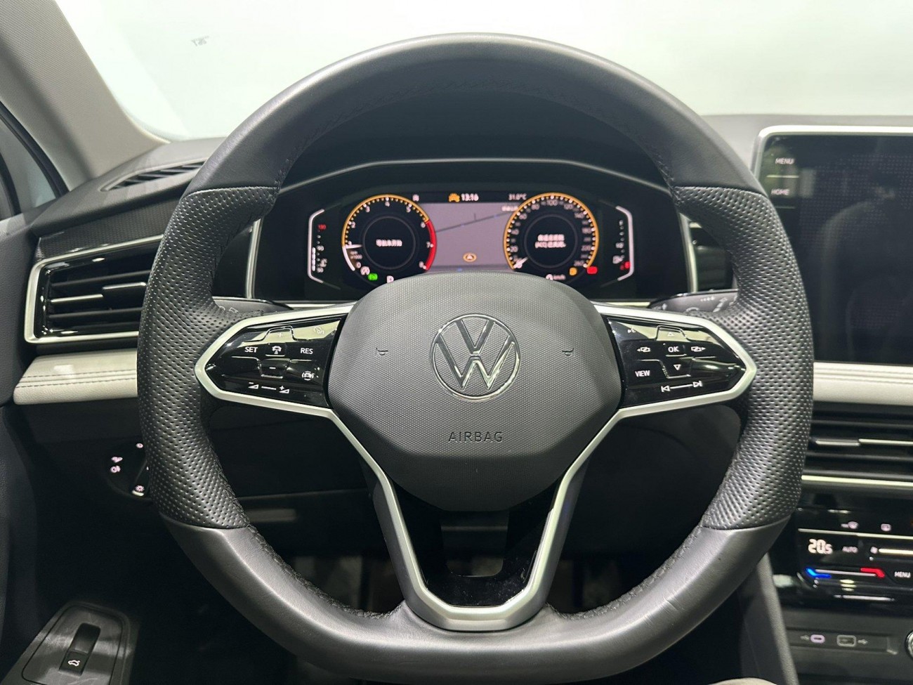 Volkswagen Tiguan L 2023